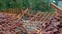 Rumah Milik Warga Buntalan Ambruk Disapu Angin Kencang