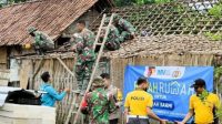 Babinsa Kodim 0813 Bojonegoro Renovasi Rumah Janda Tua