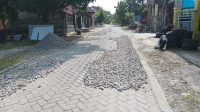 Paving Lama Tanpa Dibongkar, Proyek BKKD Desa Tlogoagung Kedungadem Rawan Ambles