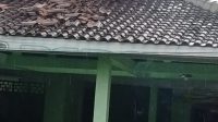 Angin Puting Beliung Hantam Rumah Warga di Banjaranyar Baureno