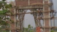 Percantik Desa, Pembangunan Gapura di Desa Tlogohaji Sumberrejo Terus Digebut