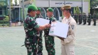 Dandim Kodim 0813 Serahkan Bingkisan Lebaran Ke Anggota Dan PNS