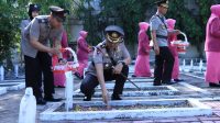 Peringati Hari Bhayangkara Ke – 77, Polres Bojonegoro Gelar Ziarah di Taman Makam Pahlawan