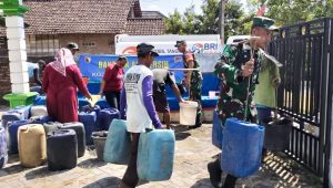 Baksos, Kodim Bojonegoro kembali salurkan Air Bersih untuk Warga Diwilayah Binaan