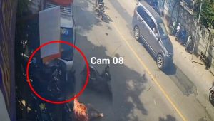Terekam CCTV, Detik – Detik Kecelakaan Beruntun di Depan Pasar Pumpungan, Kalitidu Bojonegoro