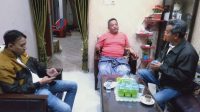 Bentuk Kepedulian, Budiono Anggota DPRD Provinsi Jatim Sambangi Jurnalis Yang Sakit