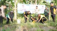 Wujud Polri Lestarikan Negeri, Polres Bojonegoro Tanam Pohon Secara Serentak