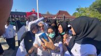 Ikuti Apel Pagi Terakir, Beberapa ASN di Lingkup Pemkab Bojonegoro Minta Selfi Bareng Bupati Anna
