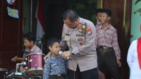 Tingkatkan SDM, Polres Bojonegoro Salurkan 1.500 Buku Pada Anak SDN 