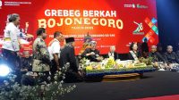 Peringati HJB Ke-346, Pj Bupati Bojonegoro Lakukan Prosesi Potong Tumpeng 