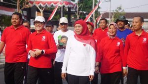Gubernur Jatim Bareng Ribuan Warga Ikuti Jalan Sehat Bakorwil Bojonegoro