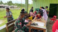 Satgas Yonif 122/TS Berkolaborasi Bersama Tenanga Kesehatan Kampung Pikere Papua