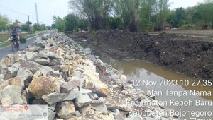 Molornya Pembangunan Proyek Bronjong di Desa Turigede Kepohbaru, Dikeluhkan Warga