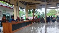 Emak- Emak Ikut Protes Tuntut Sekdes Margoagung Mundur Dari Jabatannya