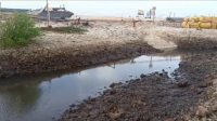 Kondisi Air Di Aliran Laut di Sekitar Pantai Pasir Putih Desa Remen Keruh Diduga Akibat Limbah Milik TPPI Tuban