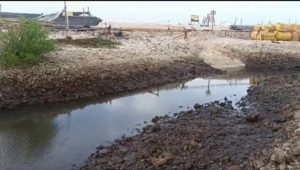 Kondisi Air Di Aliran Laut di Sekitar Pantai Pasir Putih Desa Remen Keruh Diduga Akibat Limbah Milik TPPI Tuban