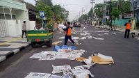 Tenaga Kebersihan Selama Libur Lebaran Idul Fitri 1445 H Dikerahkan, DLH Bojonegoro Kumpulkan 490,4 Ton Sampah
