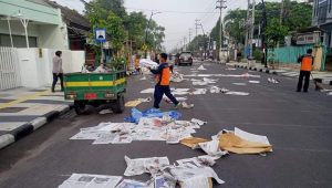 Tenaga Kebersihan Selama Libur Lebaran Idul Fitri 1445 H Dikerahkan, DLH Bojonegoro Kumpulkan 490,4 Ton Sampah