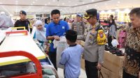 Momen Lebaran, Kapolres Bojonegoro Ajak Anak Yatim Belanja Baju Baru di Mal