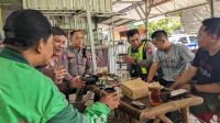 Unit Kamsel Satlantas Polres Bojonegoro Ngopi Bareng Ojol, Ini Pesannya