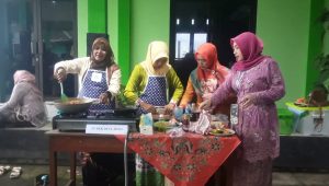 Peringati Hari Kartini, TP PKK Temayang Bojonegoro Gelar Lomba Memasak Nasi Goreng 