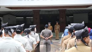 Momentum Hari Kartini, Pegawai Pemkab Bojonegoro Kompak Pakai Kebaya dan Udeng Samin