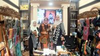 Pengunjung Pameran Dekranas Ke-44 di Pura Mangkunegaran Serbu Produk UMKM Bojonegoro 
