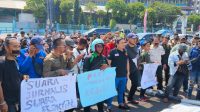 Tolak RUU Penyiaran, Ratusan Jurnalis di Jawa Timur Datangi Kantor DRPD Provinsi Jatim