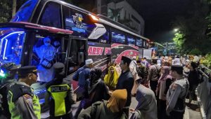 Tangis Haru Keluarga Warnai Kedatangan 4 Kloter Jamaah Haji Asal Bojonegoro 