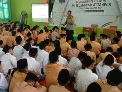 Saat MPLS, Polsek Sumberrejo Sosialisasikan Ops Patuh Semeru  Pada Murid Baru