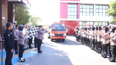 Kekeringan Melanda di Beberapa Wilayah, Polres Bojenegoro Bagikan 15 Tangki Air Bersih 
