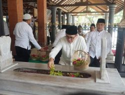 Rangkaian Peringatan HJB ke 347, Pj Bupati Bojonegoro Ziarah Makam Kanjeng Soemantri