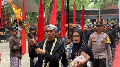 Peringati HJB Ke-347, Pemkab Bojonegoro Gelar Prosesi Pengambilan Api Abadi Kayangan Api 