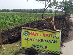 Pihak Pelaksana Proyek TPT di Sisi Jalan Raya Cengkir Kepohbaru Segera Lakukan Pengerjaan