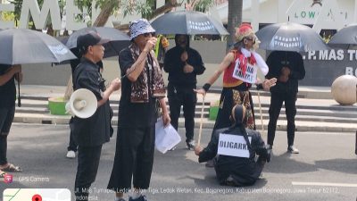 Seruan Watu Semar, Front Seni Budayawan Jalanan Bojonegoro Gelar Aksi Lawan Oligarki Demokrasi