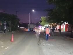 Dampak Proyek Penanaman Pipa Akibatkan Jalan Licin, Warga Genjor Sugihwaras Protes Pihak Kontraktor