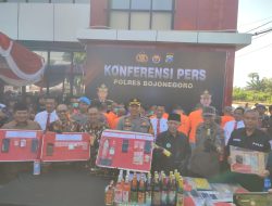 Polres Bojonegoro Ungkap Tindak Pidana Selama Ops Pekat Semeru 2025, Ratusan Liter Miras Dimusnahkan 