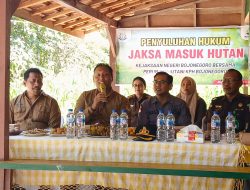 KPH Bojonegoro Bersama Kejari Bojonegoro Berikan Penyuluhan Hukum Pada Masyarakat Desa Hutan