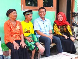Salurkan Bansos Kusumo, Bupati Bojonegoro Dengarkan Keluh Kesah Warga dari Hati