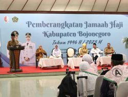Bupati Bojonegoro Berangkatkan 120 Jemaah Calon Haji Kloter 63