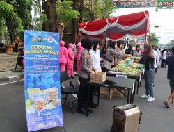 Sambut Hari Jadi ke 77, Polwan Polres Bojonegoro Gelar Bakti Kesehatan di CFD