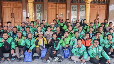 Susana Akrab di Jumat Berkah, Polres Bojonegoro Salurkan Sembako untuk Komunitas Ojol