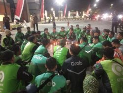 Bentuk Solidaritas, Driver Ojol di Kabupaten Bojonegoro Gelar Aksi Damai di Depan Gedung DPRD