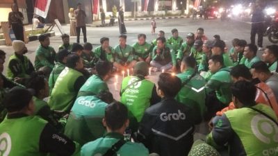Bentuk Solidaritas, Driver Ojol di Kabupaten Bojonegoro Gelar Aksi Damai di Depan Gedung DPRD