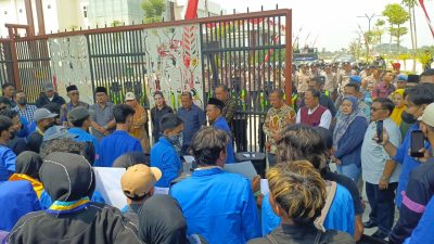Aksi di Depan Gedung DPRD Kabupaten Bojonegoro, PMII ; Tidak Bisa Dijual Diatas Meja