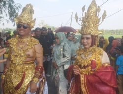 Kemeriahan Karnaval Budaya HUT RI ke 80 di Desa Margoagung Sumberrejo, Kades Bersama Sang Istri Tampil Memukau