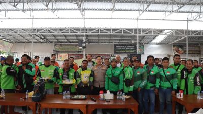 Ngobrol Santai Bareng Ojol, Kapolres Bojonegoro Sampaikan Kamtibmas