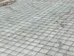 Tak Ada Papan Informasi, Standar Kualitas Pekerjaan Jalan Beton di Desa Sroyo Jadi Gunjingan Warga
