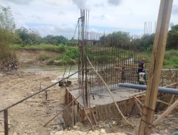 Pekerjaan Jembatan BKK Desa Semenpinggir Bojonegoro Molor, K3 Juga Terabaikan