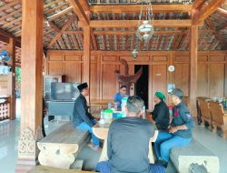 Pererat Sinergi Wartawan dan Pemdes, Humas KWI Bojonegoro Silaturahmi ke Kediaman KRT Sudawam